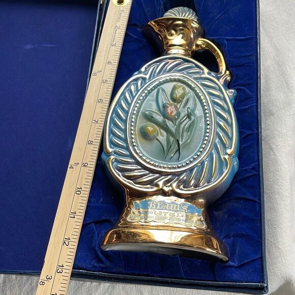 Jim Beam Whiskey Bottle Decanter 1973 Tulips design made from Regal China. In or - Picture 15 of 16
